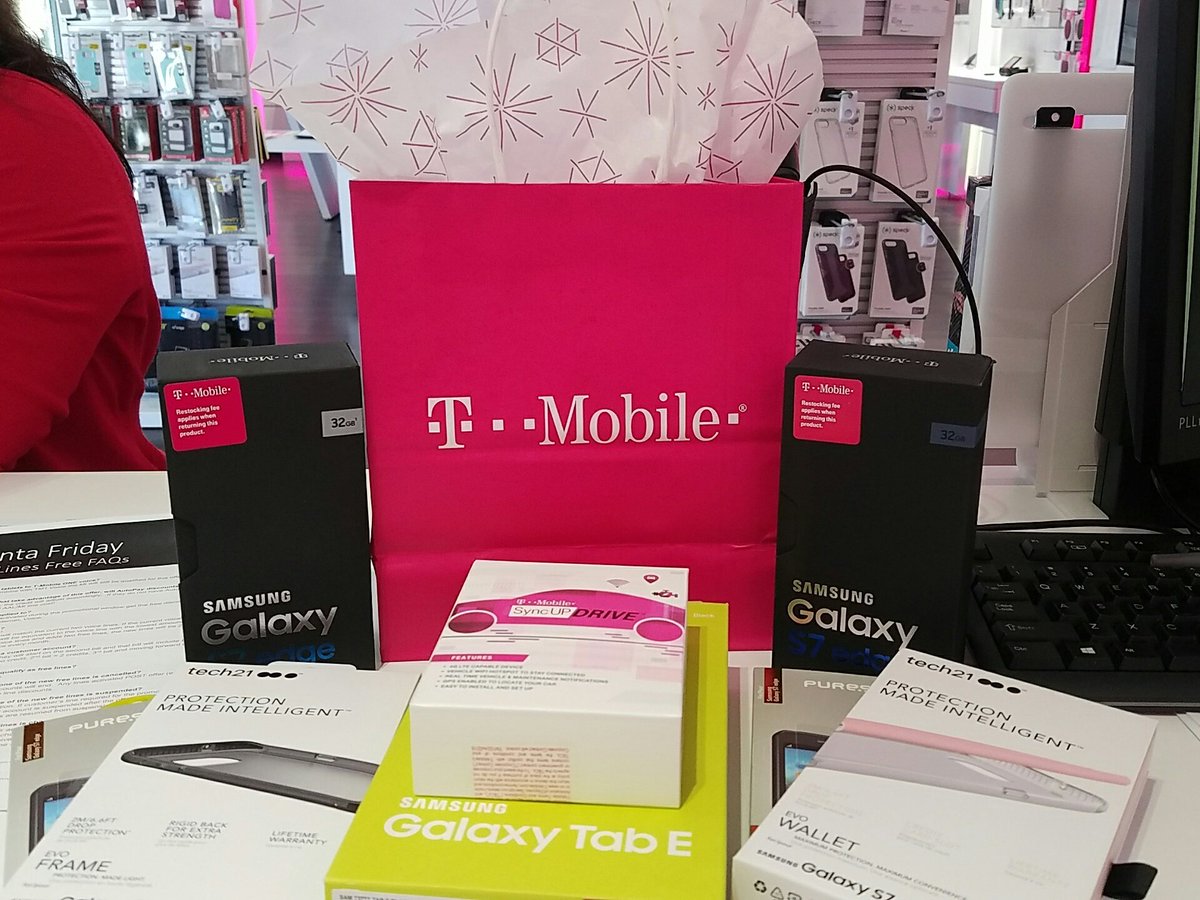 M1_MoneyRox's tweet photo. 2 ups, 2 free lines, 2 free devices! SnycUp for safety and fun in the car! Now I call this a packaged deal! 😎😍🤗 @SJReay12 @lewisdays_1 https://t.co/c8RVEuxhHw
