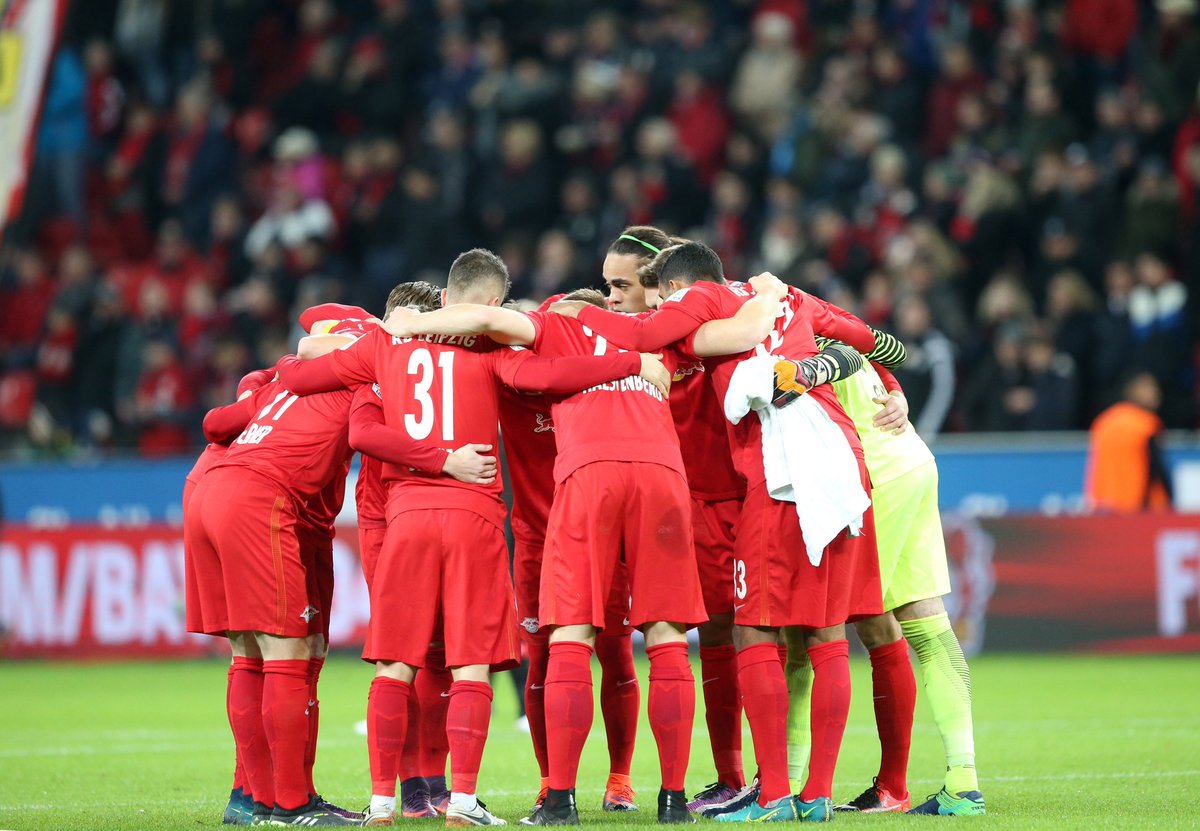 RBLeipzig_EN's tweet photo. Thanks to the result in Dortmund, we will finish matchday 11 🔝 of the #Bundesliga! A moment to savour 😊 #DieRotenBullen https://t.co/6gIsPaF1Wq