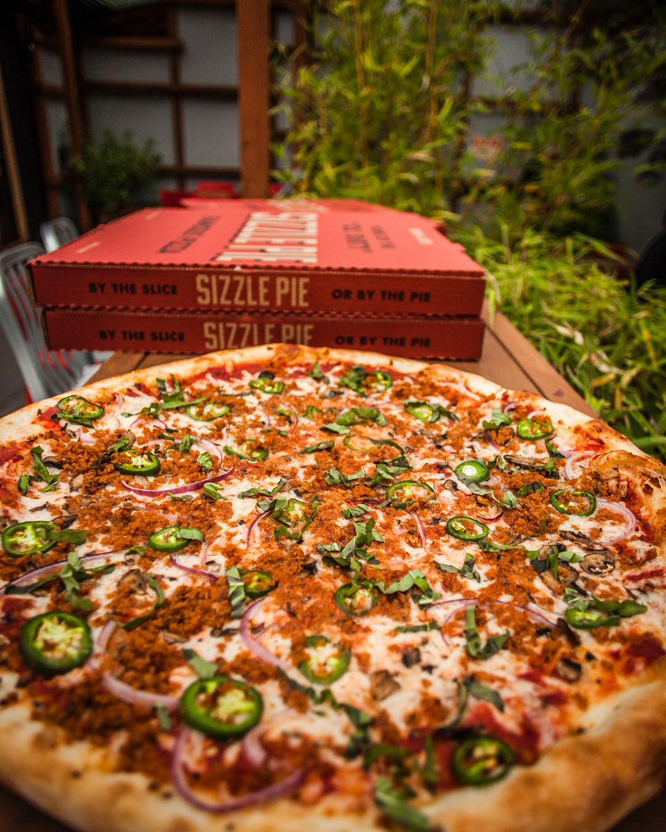 FieldRoast's tweet photo. Personalize your pizza at @SizzlePie! They have amazing veggie options - including our #grainmeat sausages! https://t.co/oxxCKSCeD1