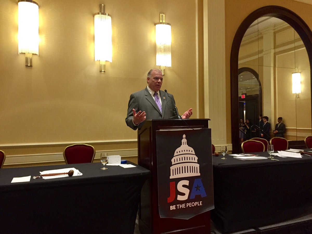 SteveSweeney_NJ's tweet photo. Spoke to several hundred of our country's future leaders at @jsajuniorstate conference in Woodbridge - so important to stay involved https://t.co/SrvMvkr80e