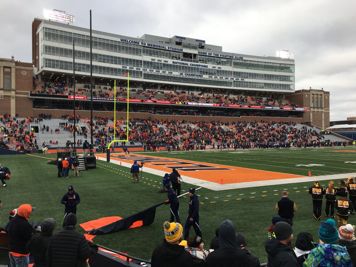 MJWestemeier's tweet photo. Game 2 of our 3 games in 2 days tour (not as good as the first). On to Charleston #Illini #EIU #Joeys #FatSandwich #soooooocold https://t.co/MIC6SWftlh