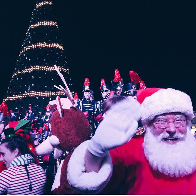 It's Show Day! Be sure to arrive early to beat the rush, pre-show starts at 4:30pm ow.ly/xsqv306hKtP #holidaysathighstreet