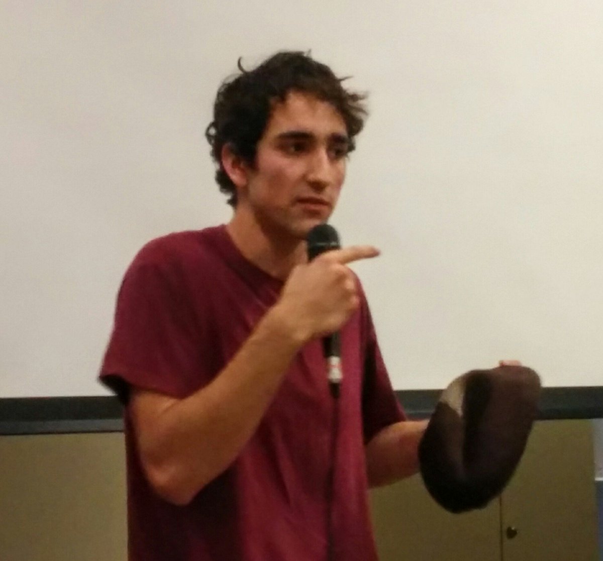 applejux's tweet photo. Probablemente lo mejor de #InnoBar5. Presentación improvisada. Alumno de bachillerato anima a los docentes a seguir trabajando con pasión. https://t.co/46lxClKM9r