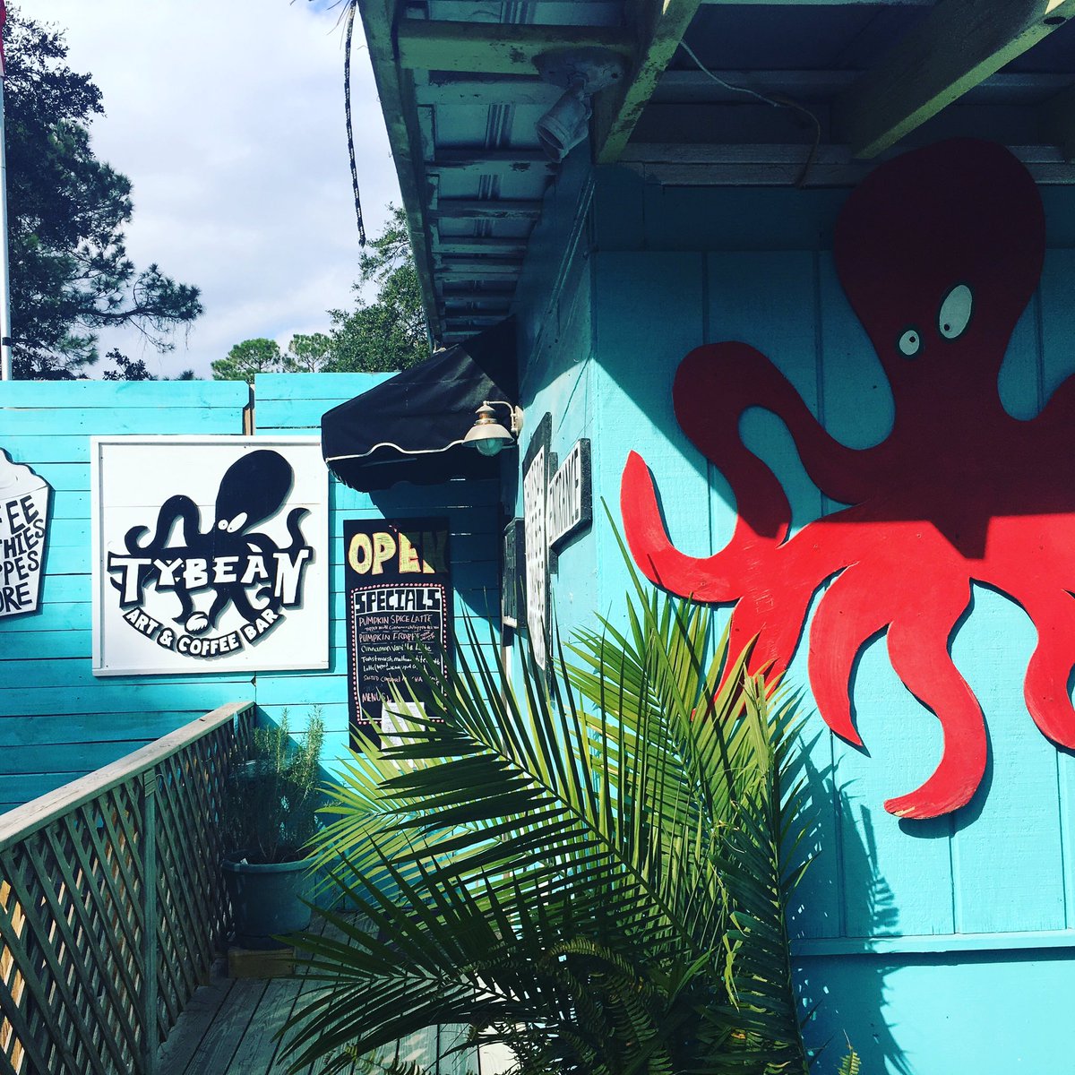 Cute little coffee shop at Tybee Island. Concert with Savannah Phil later tonight