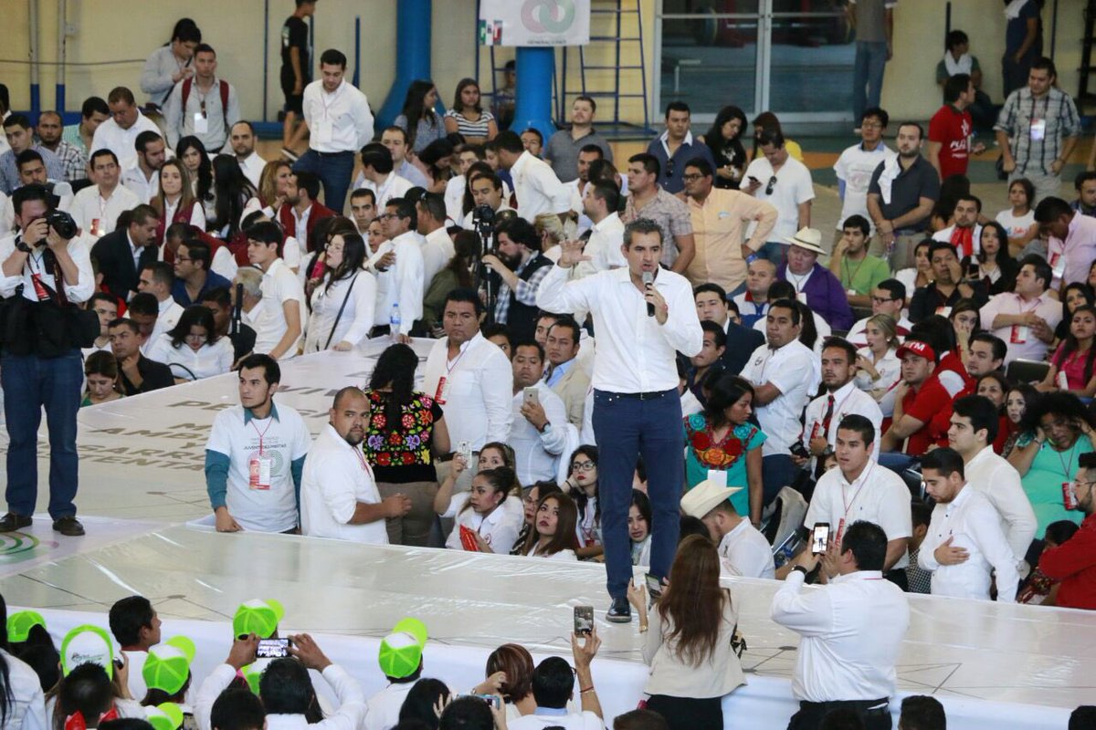 ChuyValdesP's tweet photo. Presentes en el primer Congreso Nacional "Conectando Generaciones 2016" encabezado por nuestro Presidente Nacional del PRI @EnriqueOchoaR https://t.co/9lMNJqIsgb