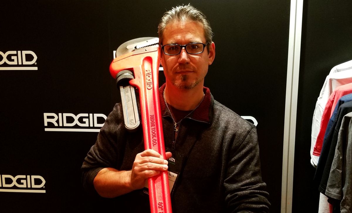 RIDGIDtoday's tweet image. Now THAT is a pipe wrench, @JGoulet75! Submit a photo of your 'never outdated' #RIDGID tool here: bit.ly/2fZroPj