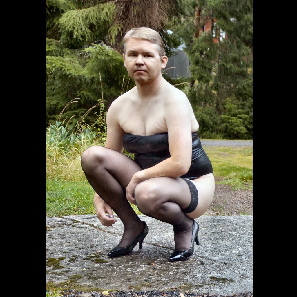 Legboyx's tweet photo. crossdresser outside in highheels #crossdresser #crossdressing #sissy #crossdresserpublic #meninlingerie #meninhighheels https://t.co/Rqb1W8RRBk