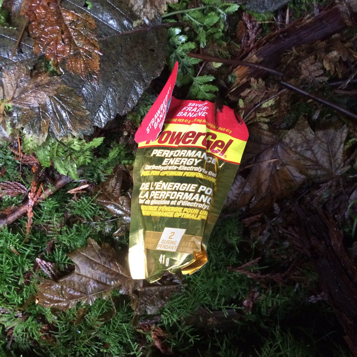 eLLiejG's tweet image. Who the F#*%! tosses a gel packet to the side of a trail in a trail race?  #notcool #packitinpackitout #leavenotrace #friendlyangryreminder