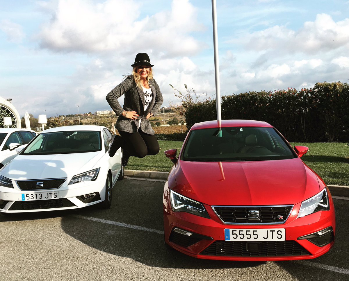 JumpmeStyle's tweet photo. Car Jump is Leon Jump! #Jump #Seat #seatleon #seatfr @seatitalia @seat_official #stylejump #instagood @SEATItalia #motori #car #barcellona https://t.co/8yIJmRKAzM