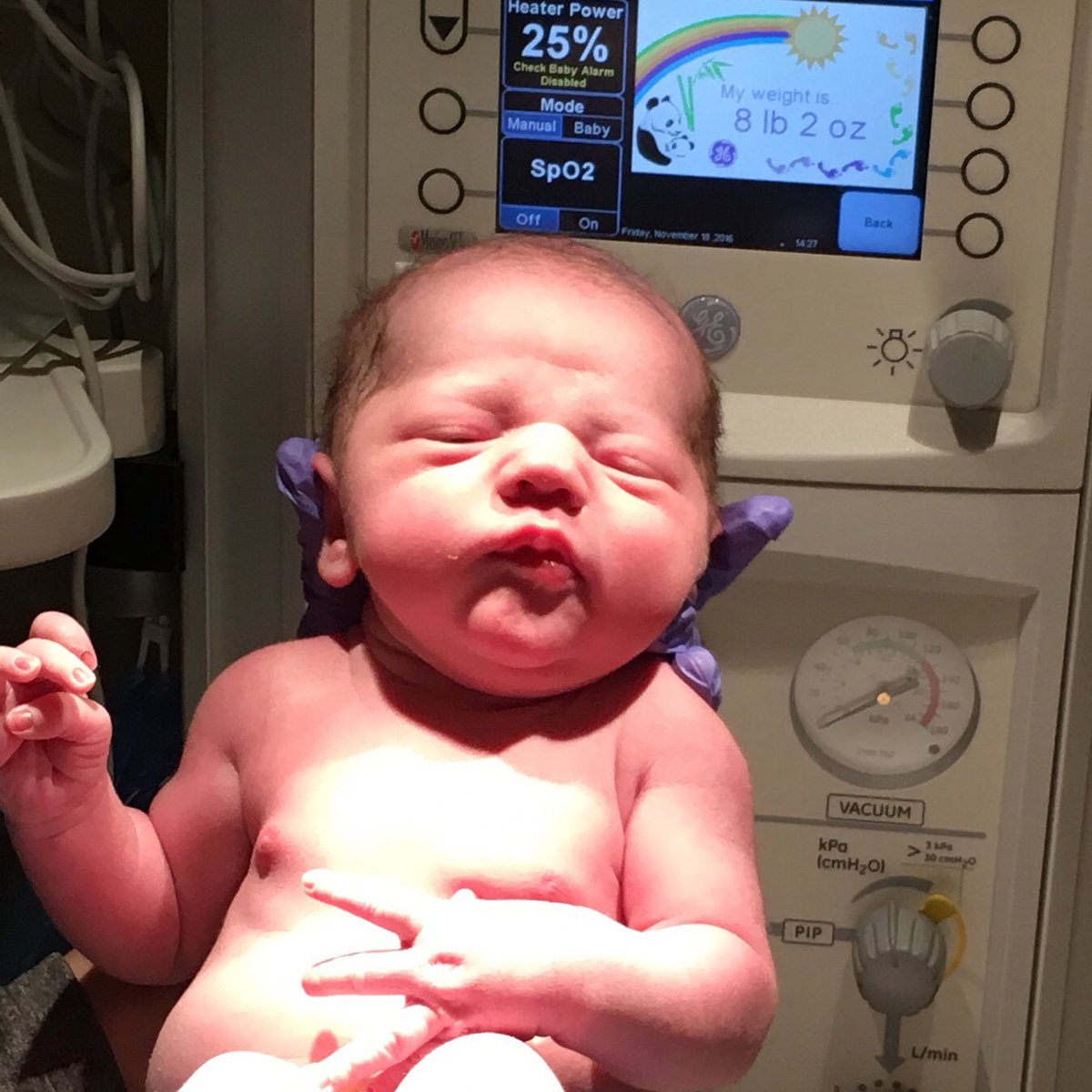 Dodgers's tweet photo. Welcome to the world, Charley!

Charley Clayton Kershaw (8 lb, 2 oz, 21") was born yesterday. Ellen, Charley, Dad &amp; Cali are all doing well. https://t.co/N5ND04KfFJ