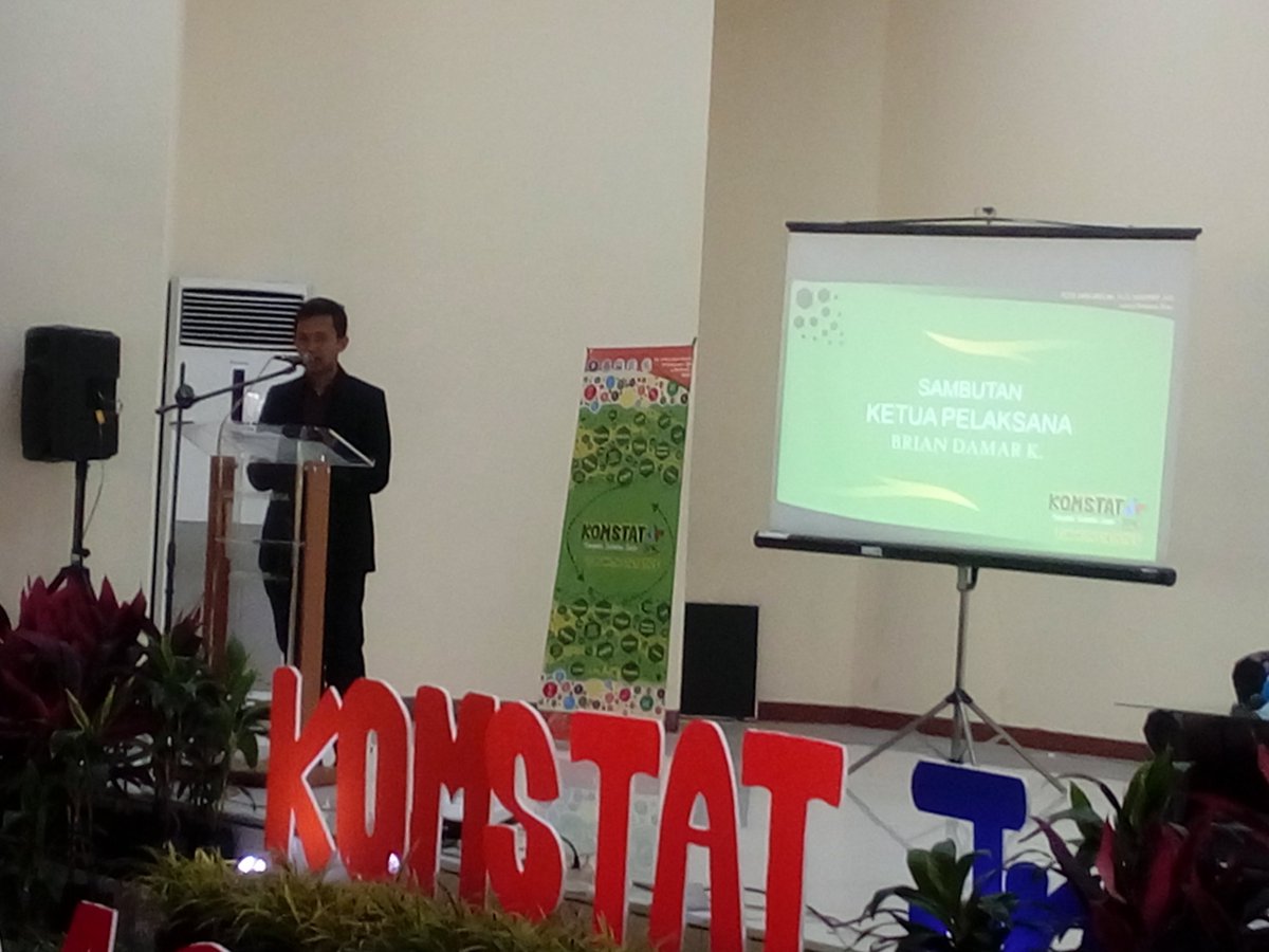 KomstatJR's tweet photo. [LIVE REPORT]
Sambutan dari Ketua Pelaksana Komstat Jr 2016, Brian Damar Kencana🎉 https://t.co/8I1pnXUcC6