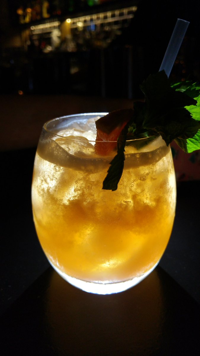 En #Luzmala por el segundo aniversario primera ronda con un #Negroni y #Ciruelo