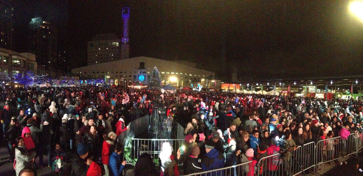 sauga_LIVE's tweet photo. Oh what a magical night! β¨ Thank you to our presenting sponsor @RabbaFineFoods! #LightUpTheSquare2016 https://t.co/47cOYtXJfy