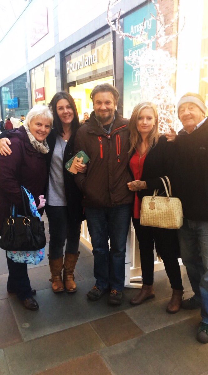 My amazing family up north, don't know where I would be without them ❤️ #family #familygoals #yorkshirelot  #shopping #birthday #surprise 💞