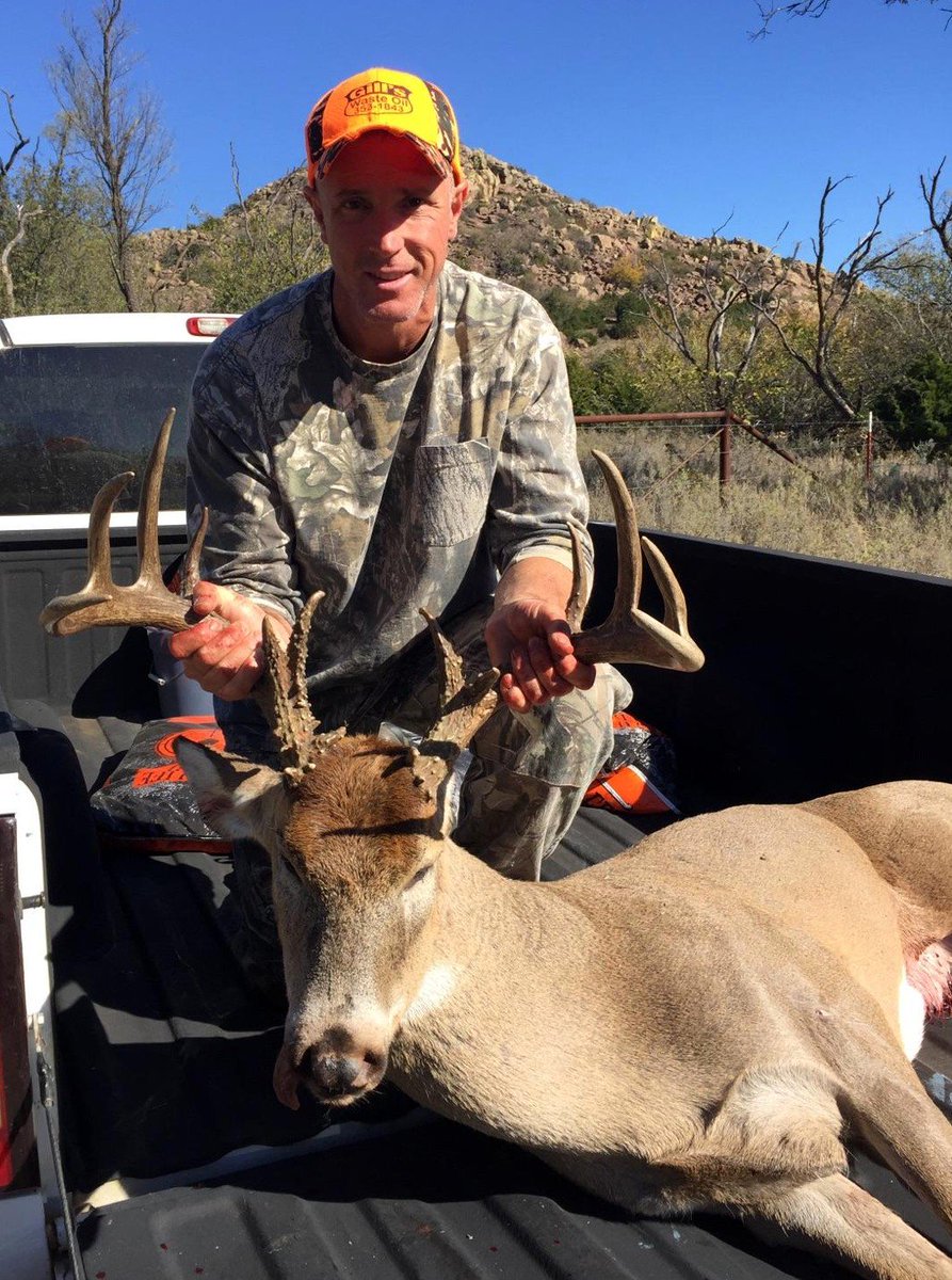 okdeerprocessor's tweet image. BIG BOY!!! Darrin Hall's buck over 200 lbs with 18 pts. facebook.com/mudcreekwildga… … #meatinthefreezer #bringusyourkills #mudcreekprocessing