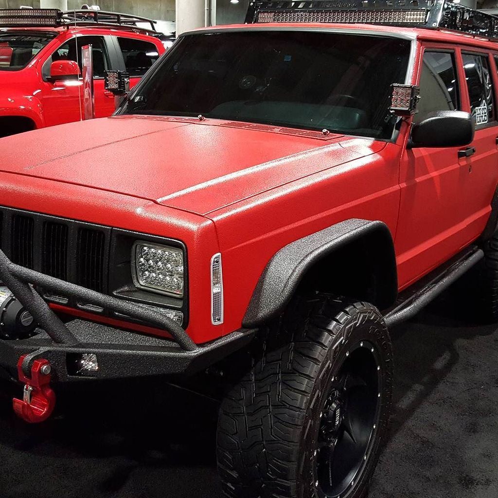 thetrailchasers's tweet photo. I found a nice #jeep #cheeokee #xj at the #laautoshow https://t.co/kvU00g1Kdl https://t.co/u5KDJt7xuC