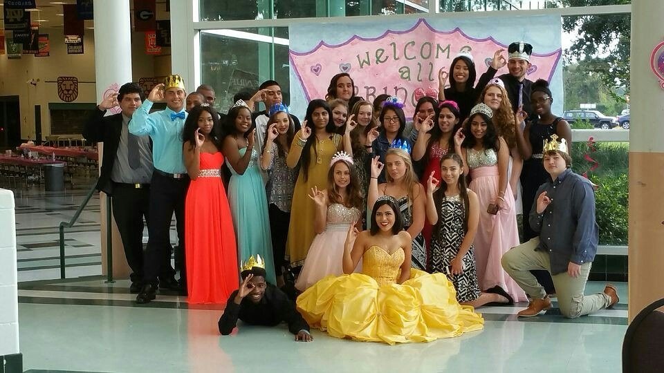 spring_nhs's tweet image. HOSA and NHS team up for princess day, thanks to HOSA President, Nelly Perez for organizing this magical night 👑💕