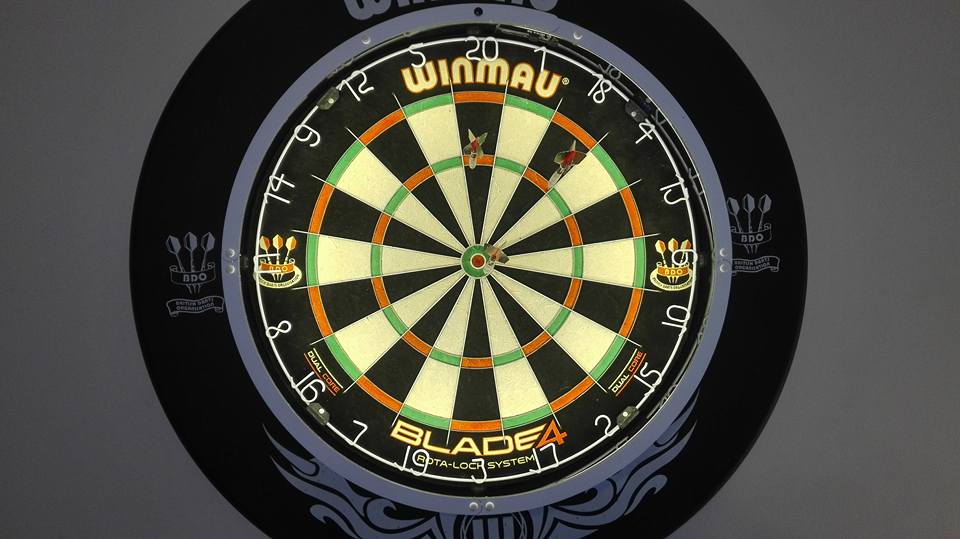 MAXLite360's tweet photo. R2EVOlution coming... black + white dibond (super strong front) #darts #dartslighting #lightfordarts https://t.co/NPp5WuDA4g