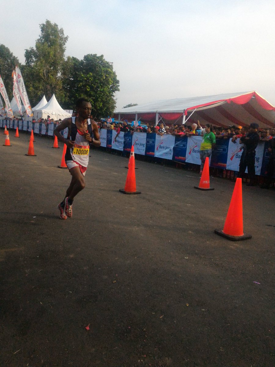 Finish Marathon 42 K Elite Internasional