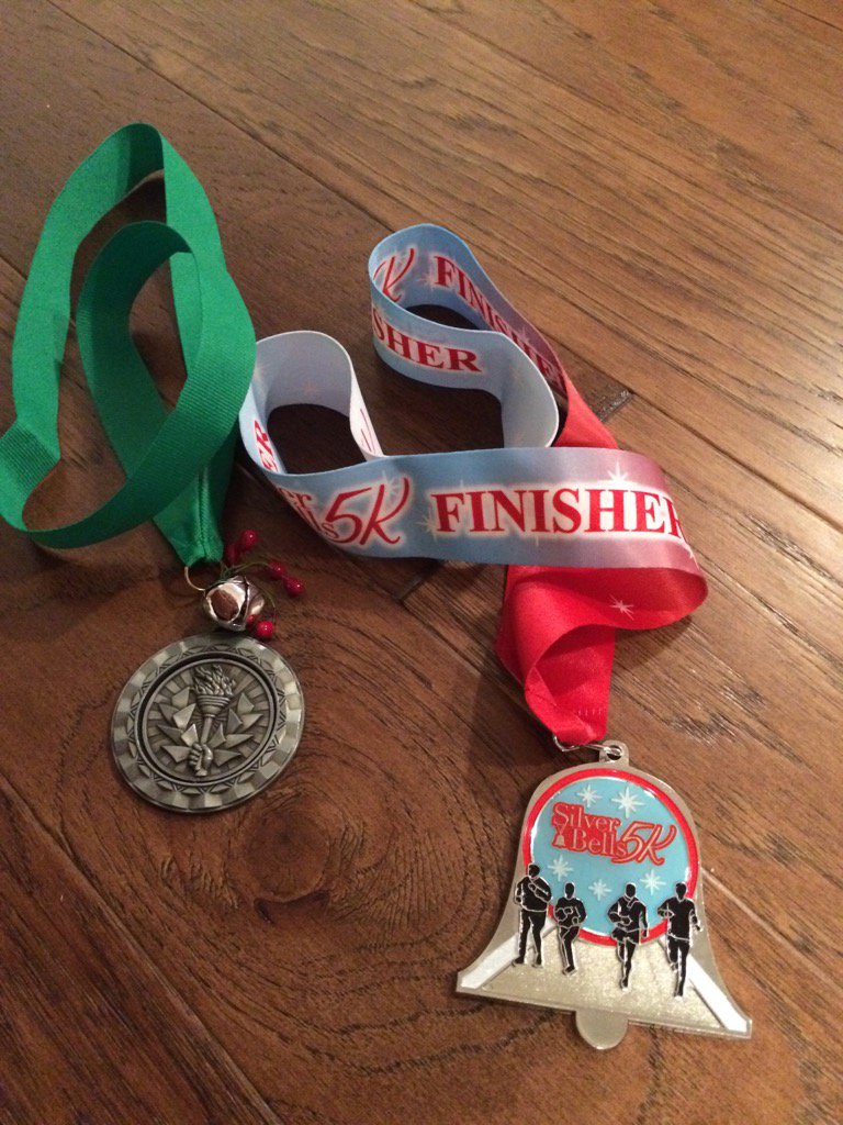 ALittleRunner's tweet photo. Great finisher medal at #silverbells2016 in #downtownLansing @MichFitness @PlaymakersFit @runner2girl π
https://t.co/a916gR9ZsL