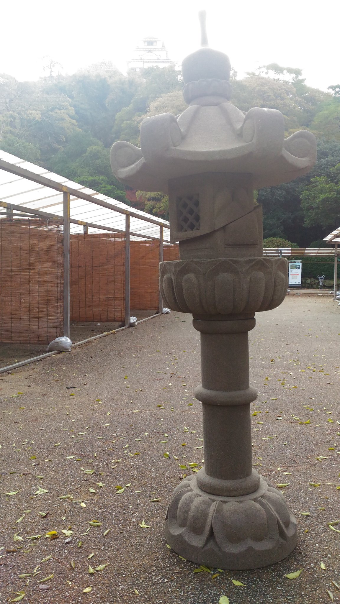 にっかり青江 石灯籠