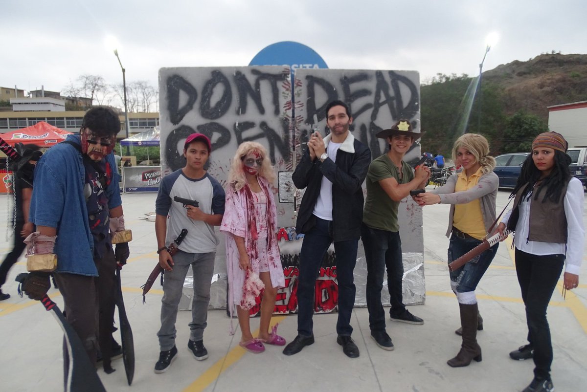 6KRunningDead's tweet photo. Vivimos una tarde y noche llena de ejercicio y espeluznante diversión. #6kRunningDead https://t.co/tYUayPpaqH