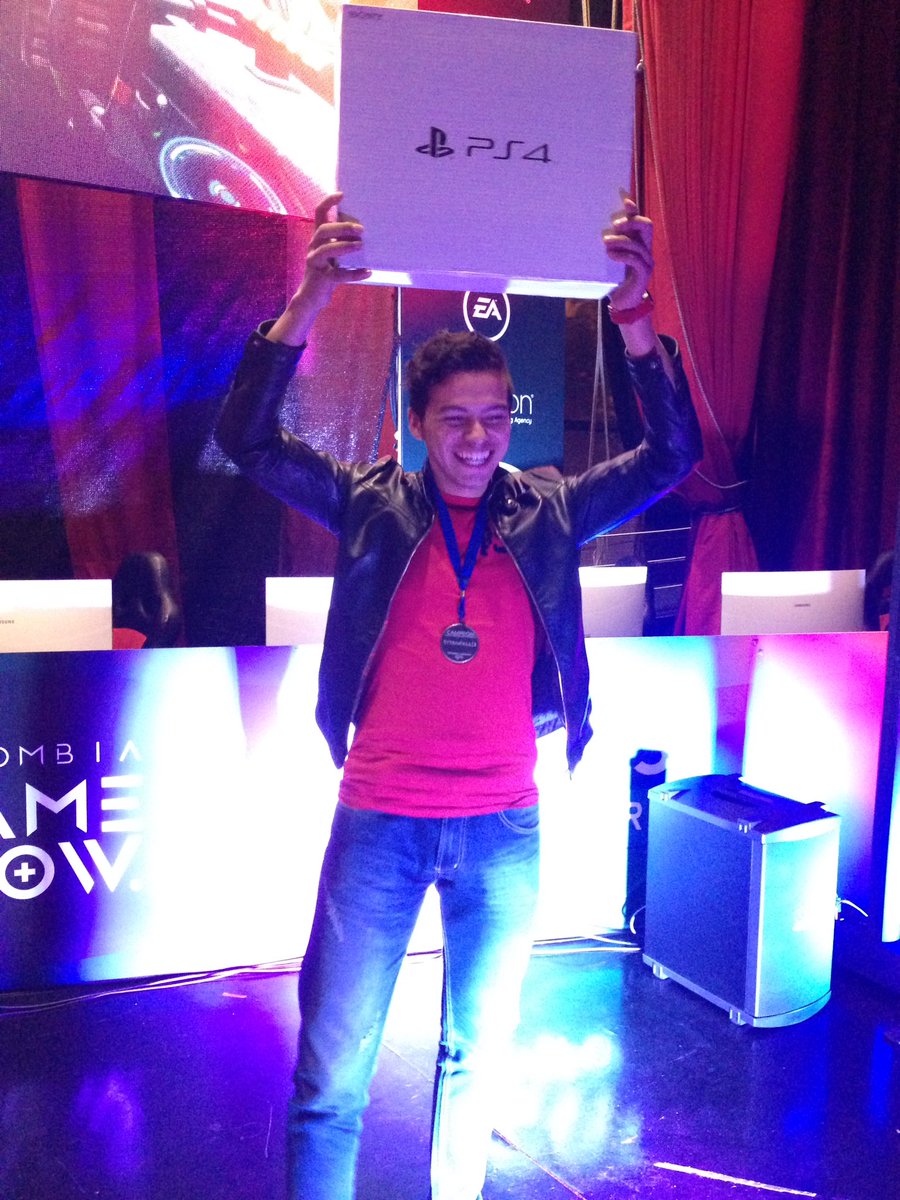 ColGameShow's tweet image. Fernando Pérez de corona como CAMPEÓN de nuestro desafío Titan Fall 2 #EnCGS2016 .