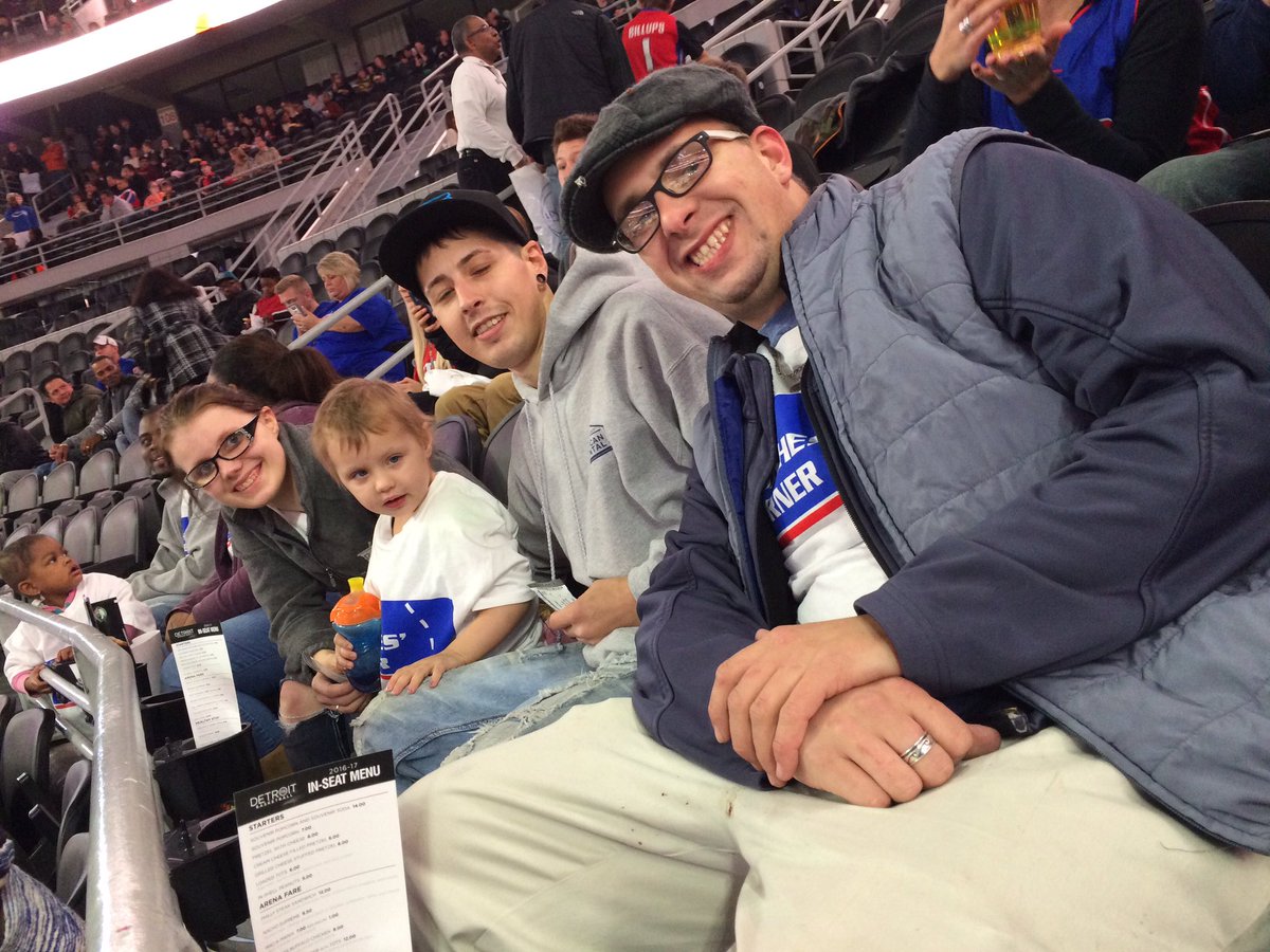 AngelsofHope_MI's tweet photo. Thanks you @DetroitPistons for giving @AngelsofHope_MI families a night off from #cancer tonight! #CoachStan 🎗🏆💯 https://t.co/fsX6NIjtuK