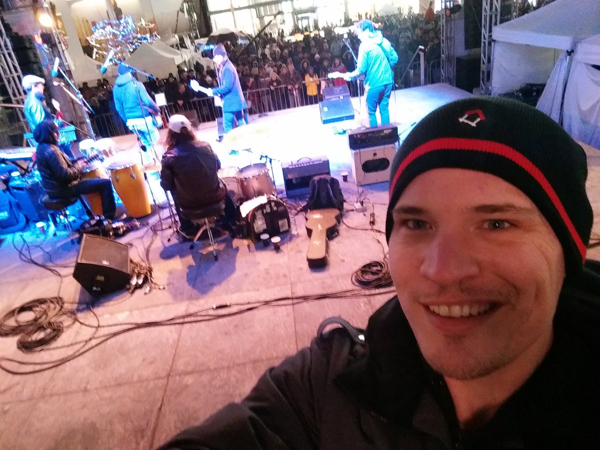 reado's tweet photo. Great view backstage at #samsungilluminite https://t.co/ue3svK9rMQ