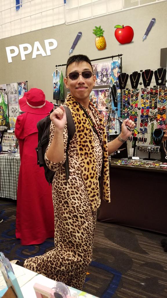 kneesocks's tweet photo. PPAP AT #ANT2016 HAHAHA SO GOOD 🖋🍍🍎🖋 https://t.co/W72jDRReRV