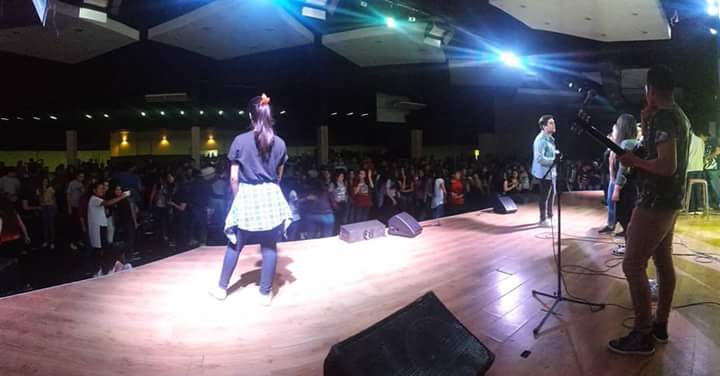 Jenpereda's tweet image. Arranco la #ReUnida! 
Felices #MiCasa!
@CFC_Joven 
@CfcAdolescentes