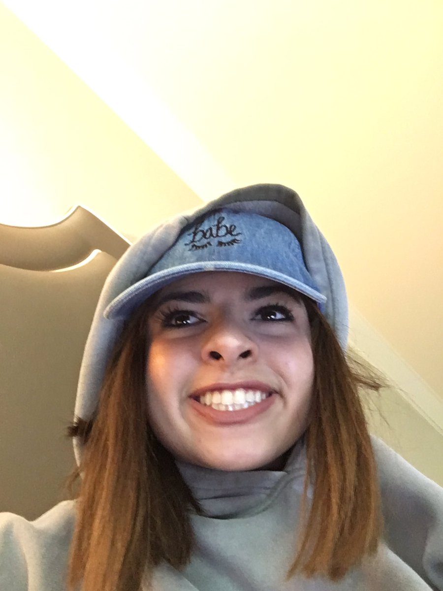 georgedtrash's tweet photo. get a girl who can do both https://t.co/TjwedlCnl4