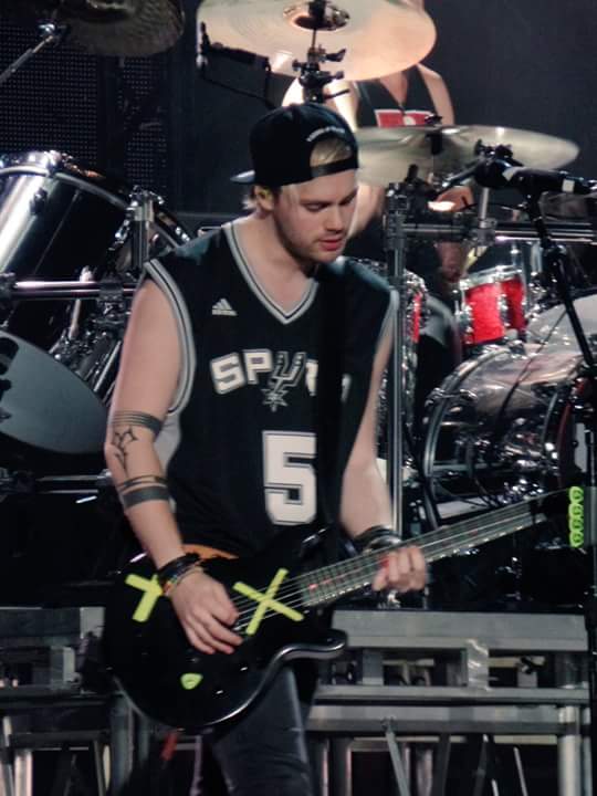 catchdfires's tweet image. Happy Birthday!💖 @Michael5SOS  loveeee youuuu