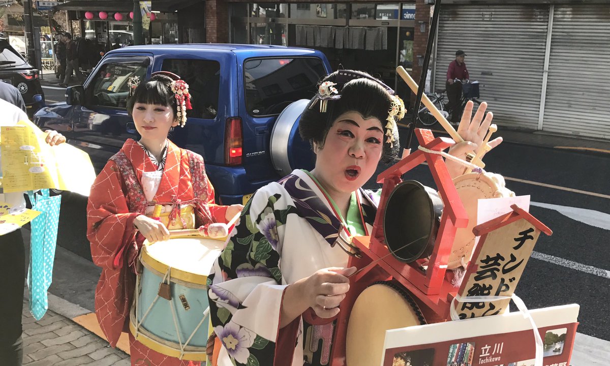 大沢 あつし レトロな街並みにちんどん太鼓はよく似合う 青梅宿アートフェスティバル