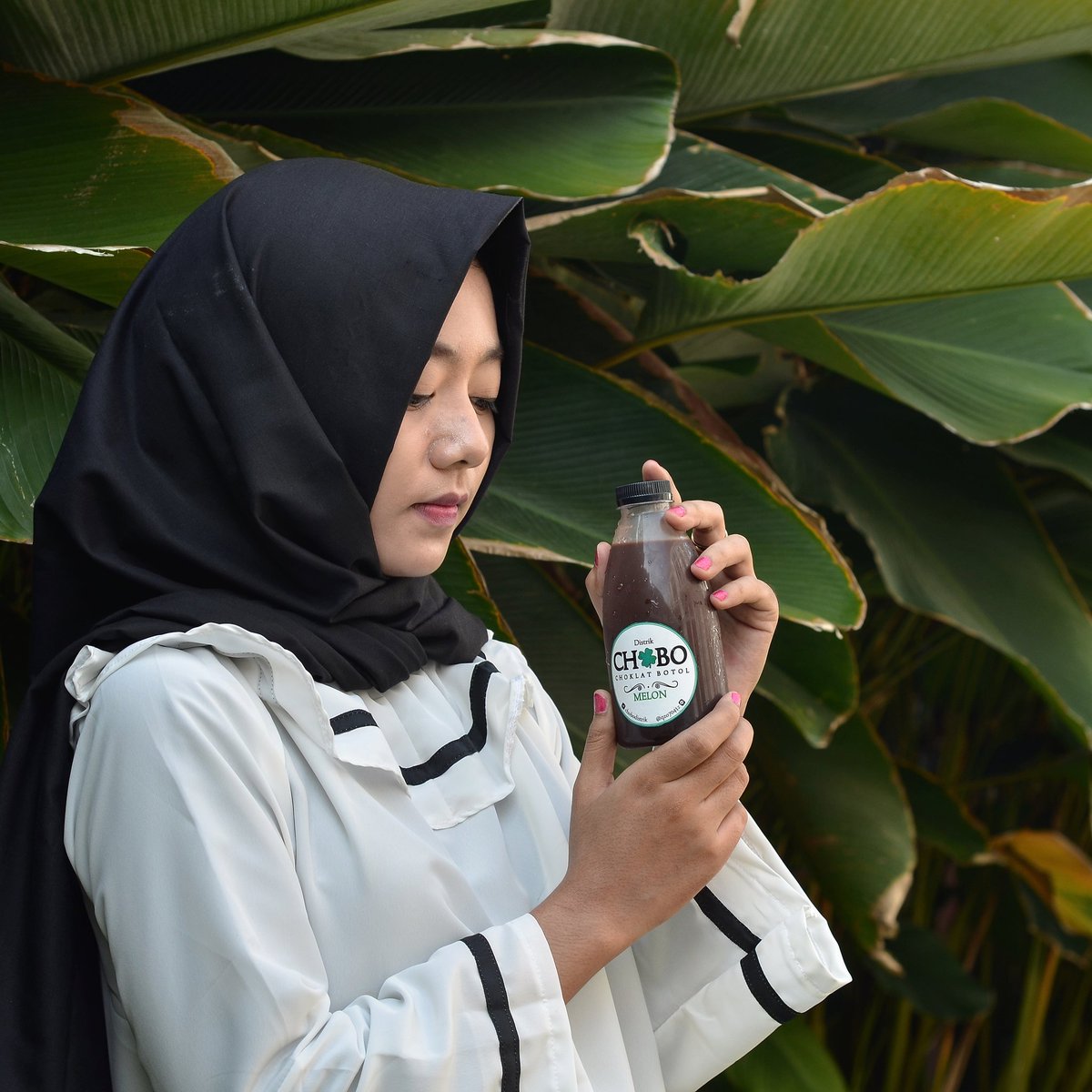 Weekend looooh, lagi pada ngapain ?
Minum choklat gih 😅