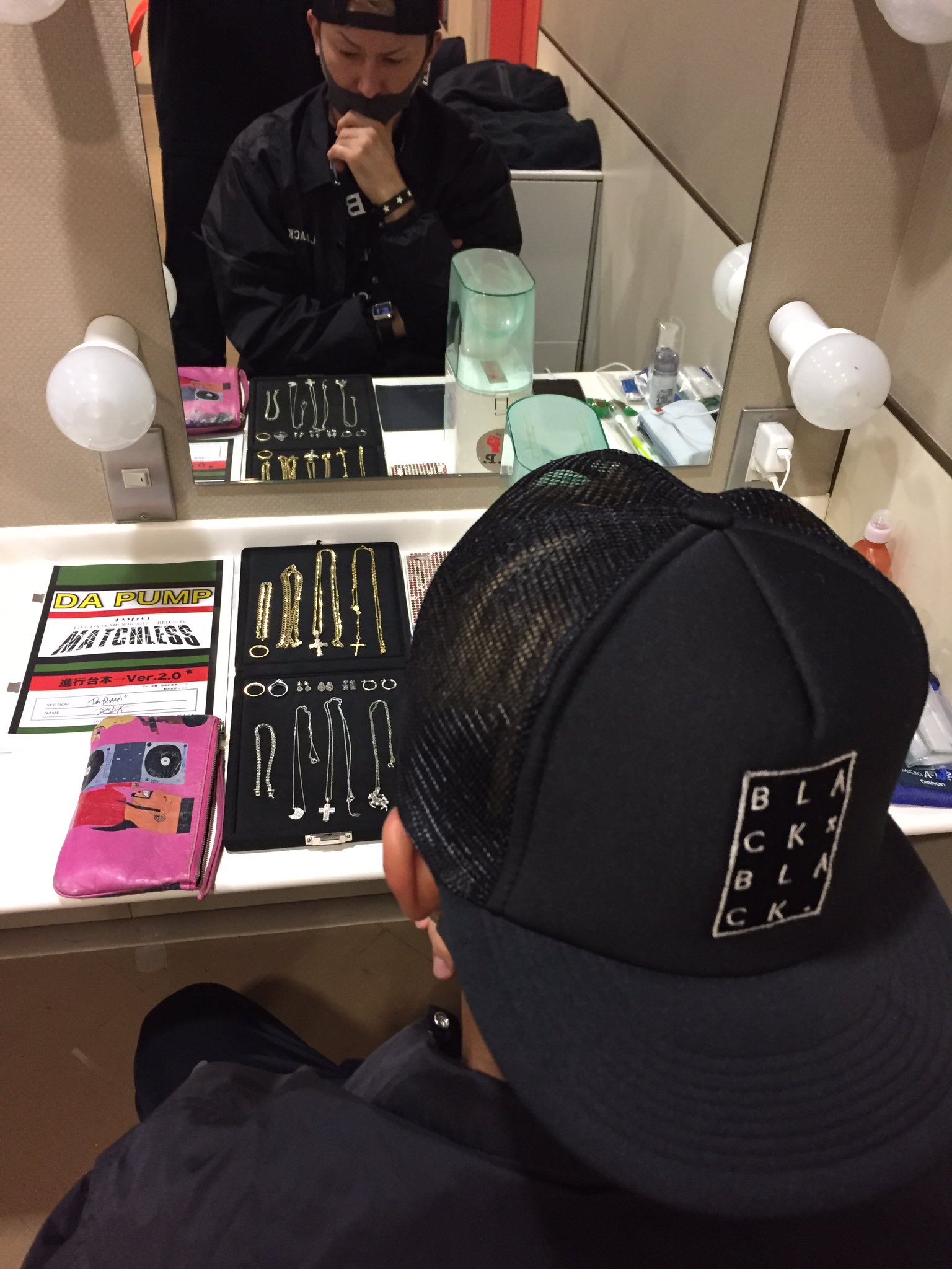 Yori Da Pump 楽屋からお届け 今日はどれにしようか悩み中のしーじゃ それにしても キチョーメン とうとう タオルじゃなく 置くやつ買ったみたい ここは お店か笑 T Co Guht3fv8ew Twitter Yori Da Pump 楽屋からお届け 今日はどれにしようか悩み中のしーじゃ それにしても キチョーメン とうとう タオルじゃなく 置くやつ買ったみたい ここは お店か笑 T Co Guht3fv8ew Twitter