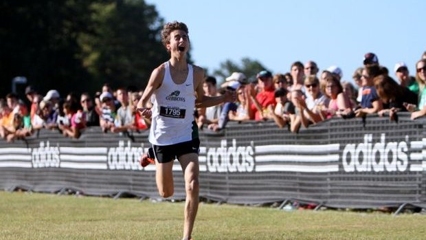 MSCarolinas_'s tweet photo. WATCH: @ConnorJLane run 9:05 to win the Hoka One One Dash for Doobie by 15 seconds over Micah Pratt (VA)! #DFD2016 https://t.co/KOEXLTxyj3 https://t.co/HbcAkdSYLq