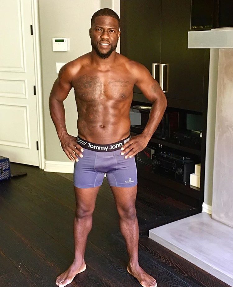 Kevin Hart bulge looks delicious! 