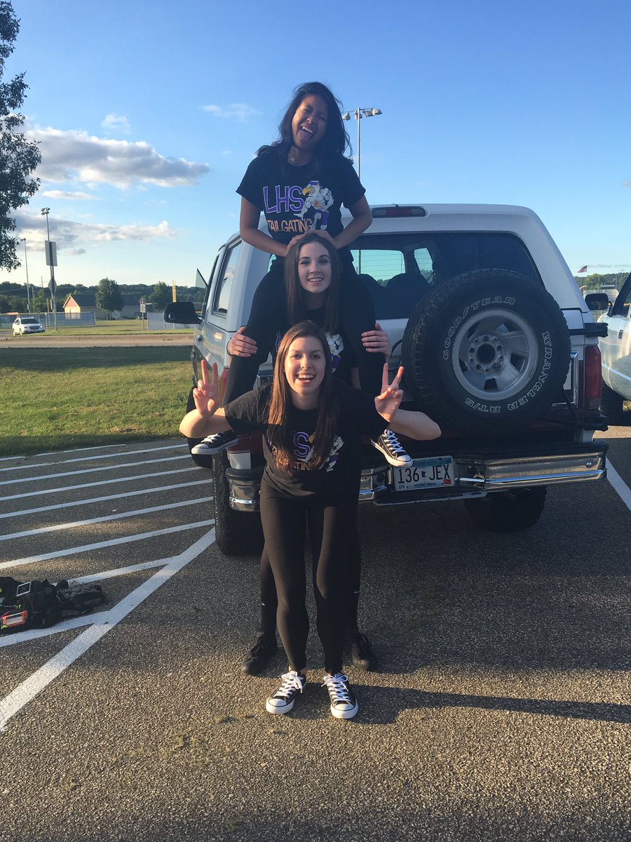 BiancaBanzon's tweet photo. happy birthday to my 6 foot friend, love u so much 😩❤️ @scrambledmegzzz https://t.co/sz5E6WCxql