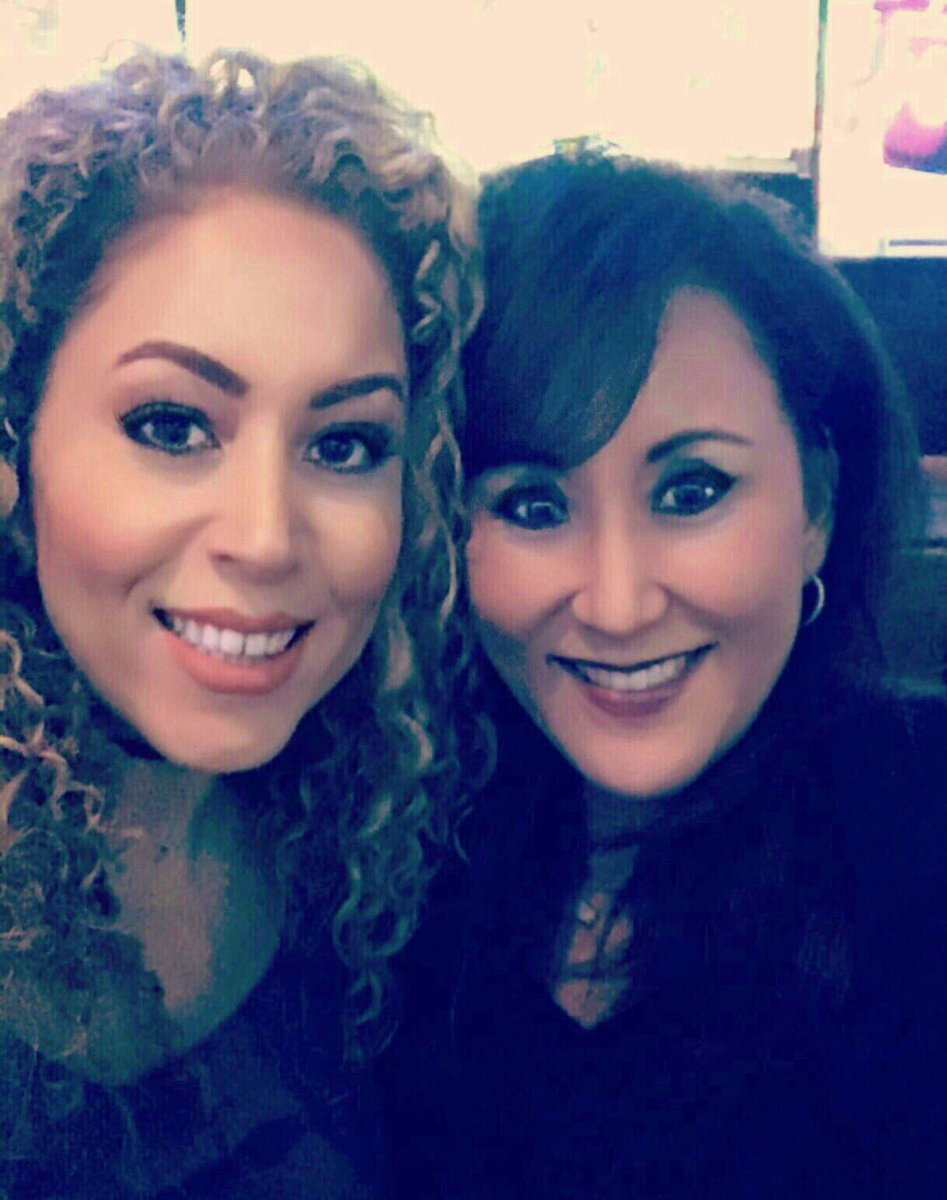 janethandleyrn's tweet image. Bartender...another drink please. Dahhhling 🍸#funafterwork #cocktails #workhardplayhard