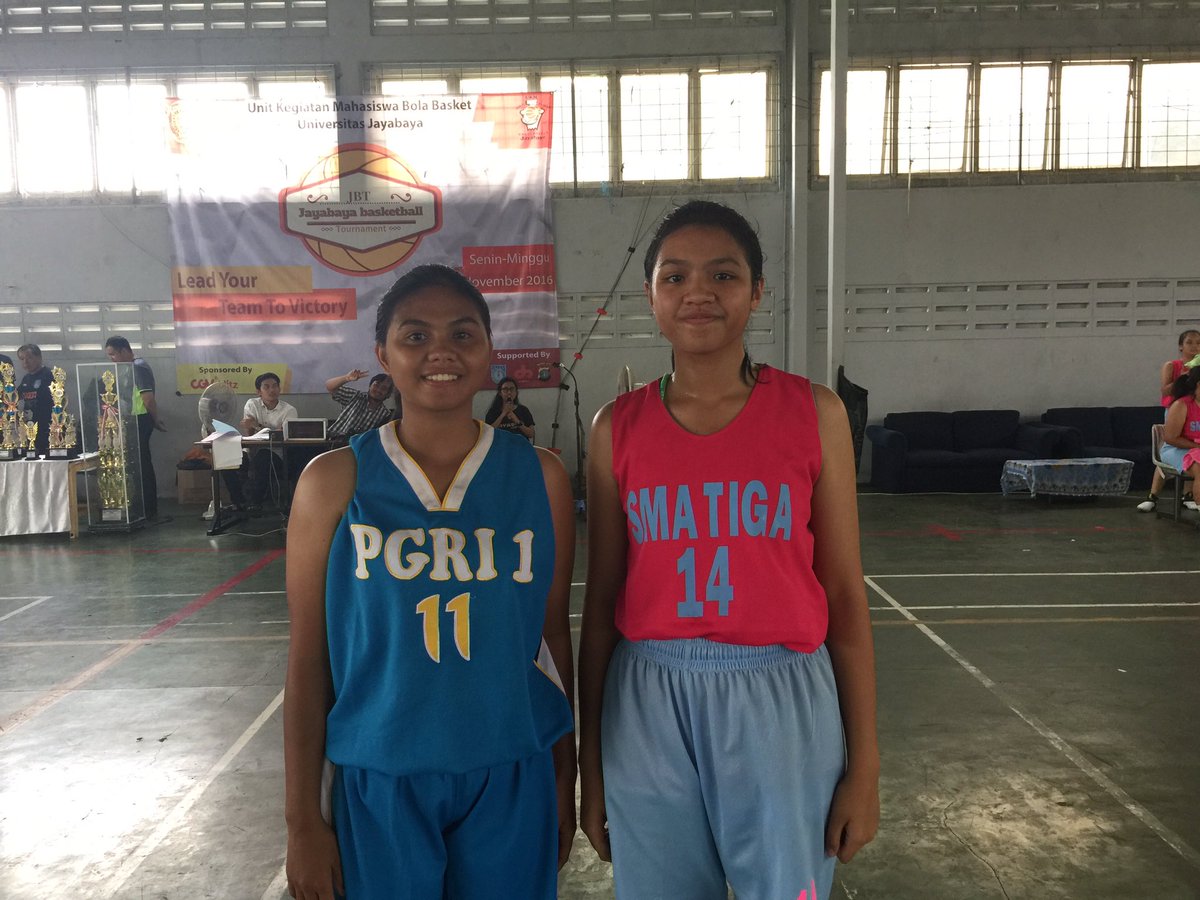 Selamat pagi! Pertandingan pertama di hari ini SMA PGRI 1 Vs SMA 3 Jakarta untuk Perebutan Juara 3 Basket Putri. Semangat adik-adik!💃🏻