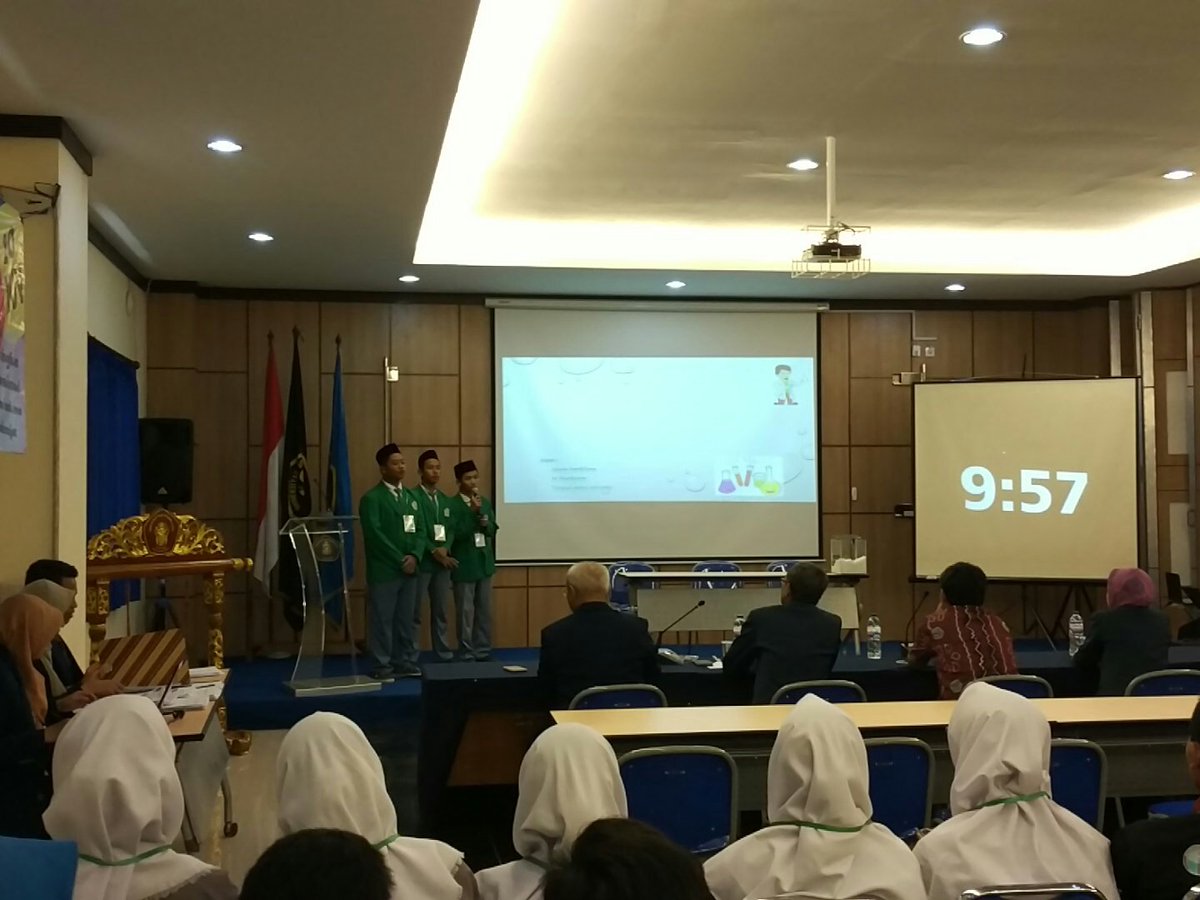 ChemCarnival16's tweet photo. [Live Report Chemistry Carnival 2016]
Presentasi yang kelima, MA Al Muslimun Lamongan. https://t.co/6wi2f8eg3c