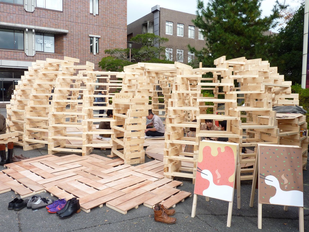 京都工芸繊維大学 En Twitter 東キャンパスの手作りテント1番ではarch Noaがお餅を販売しています 木製の建物の中でくつろいでいただけます お餅の味は醤油やきな粉など8種類から選ぶことができるとのことです K Nosby学生 工繊 松ヶ崎祭16