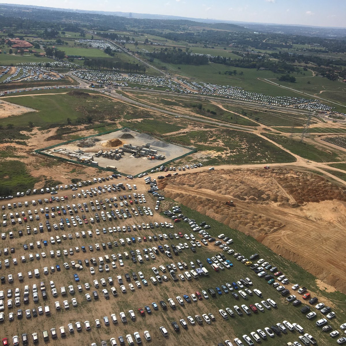 Beauty of <a href="/CityofJoburgZA/">City of Joburg</a>  #Jozi my Jozi from the NAC helicopter watching the #CC2016 cyclists making their way down Kyalami track