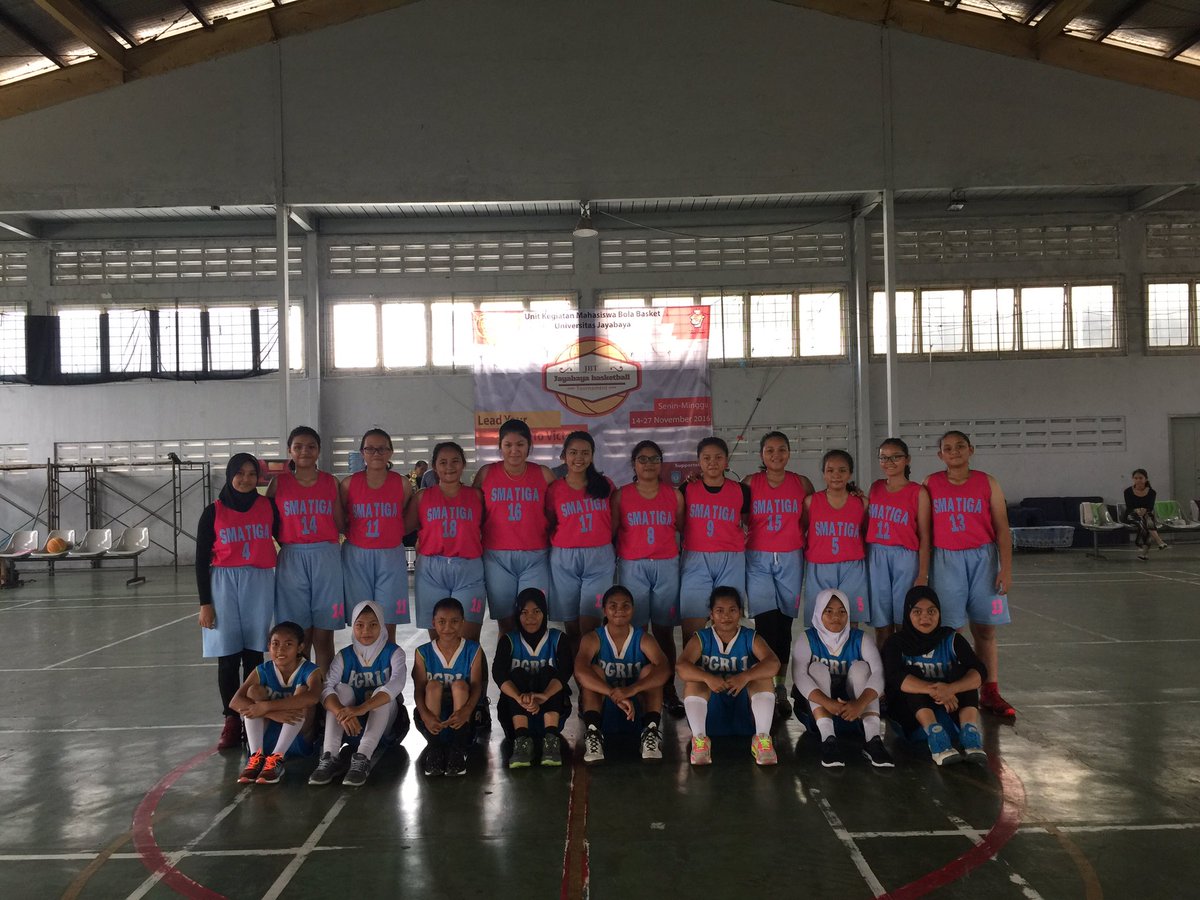 Skor Akhir SMA 3 Jakarta 23 Vs 13 SMA PGRI 1. Selamat untuk SMA 3 Jakarta menjadi Juara 3 Basket Putri untuk JBT 2 tahun ini👏🏻👏🏻🏀
