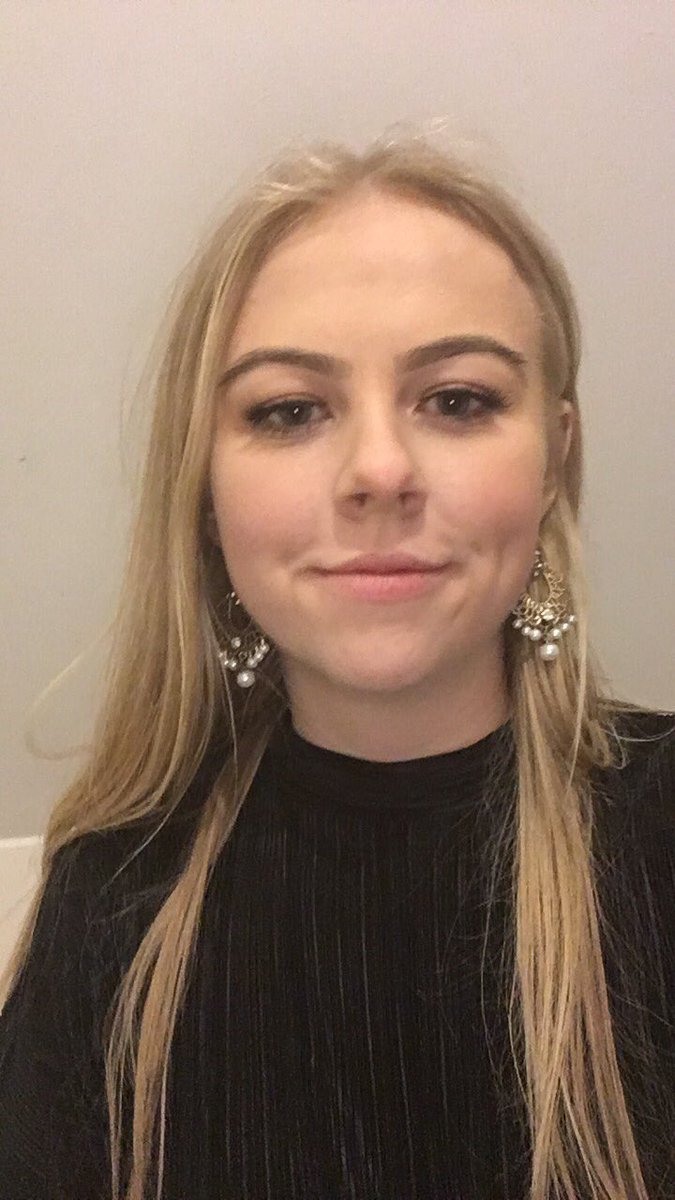 Gleymdi að taka mynd af mer i kvöld, tók þessa þegar eg. Var orðin full og kíkja heim