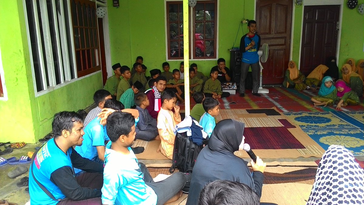 Sedang berlangsung sambutan dari Ketua Fatinistic Pekanbaru. Say Holla untuk <a href="/dedi_satria08/">Dedi Satria</a> #3rdAnniversaryFPKU