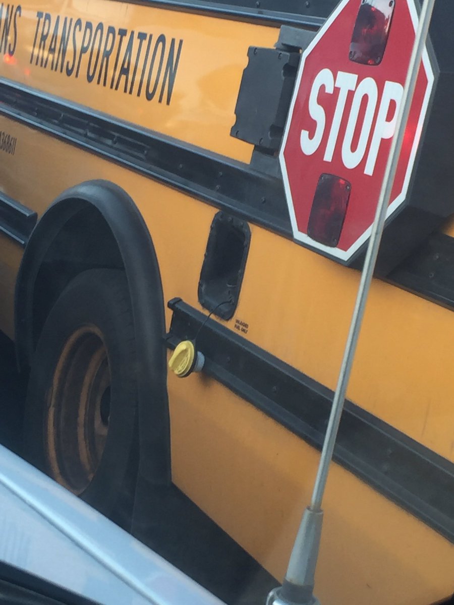 MorganPete1's tweet photo. When your in a rush to get the school https://t.co/gaYyZiM7dy