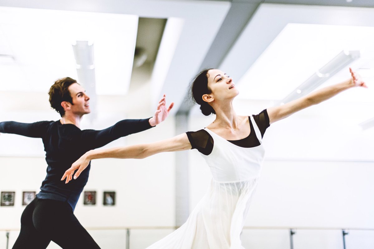 EVANMcKIE's tweet image. ONEGIN "mirror pas de deux" with @LanaLunkina shot by @DylanTedaldi @nationalballet .Tickets for next Sunday here: national.ballet.ca/ticketing/rese…
