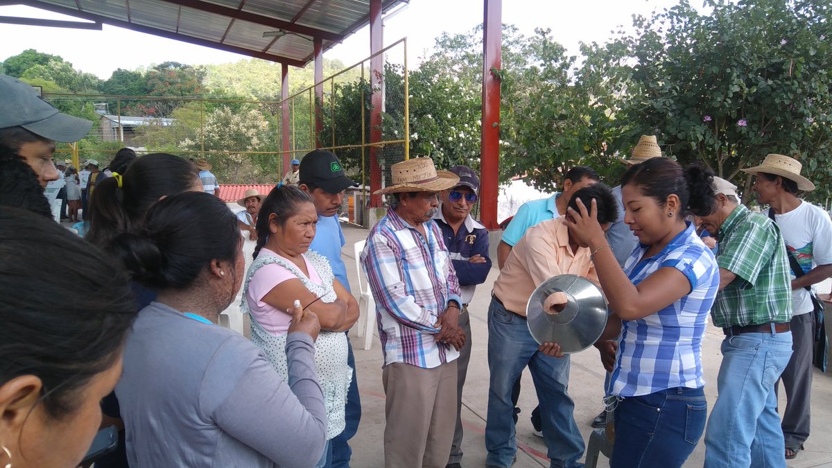 SalitoCabrera's tweet photo. @ACCIMMYT 
18/11/16. Taller a productores y extensionistas. Manejo Poscosecha. Plan de Guerrero, Mpio. de Tixtla. https://t.co/jcBGfBxbU8